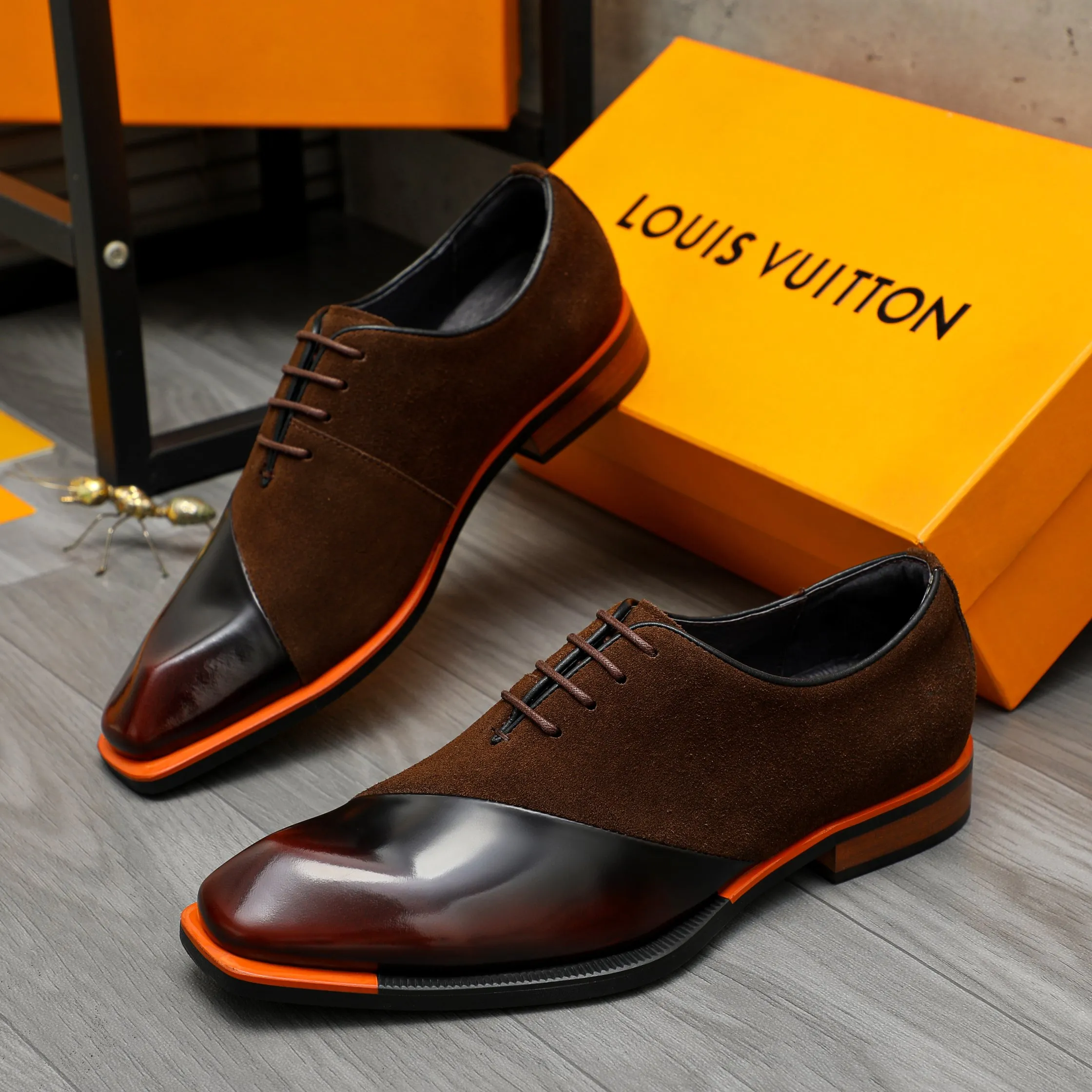 Men's shoes 💰580 Product trademark: LV "Louis Vuitton" business formal lace-up leather shoes Regular size: 37-46 Product materials: Selected high-quality cowhide stitching nubuck leather upper, pigskin lining, rubber outsole